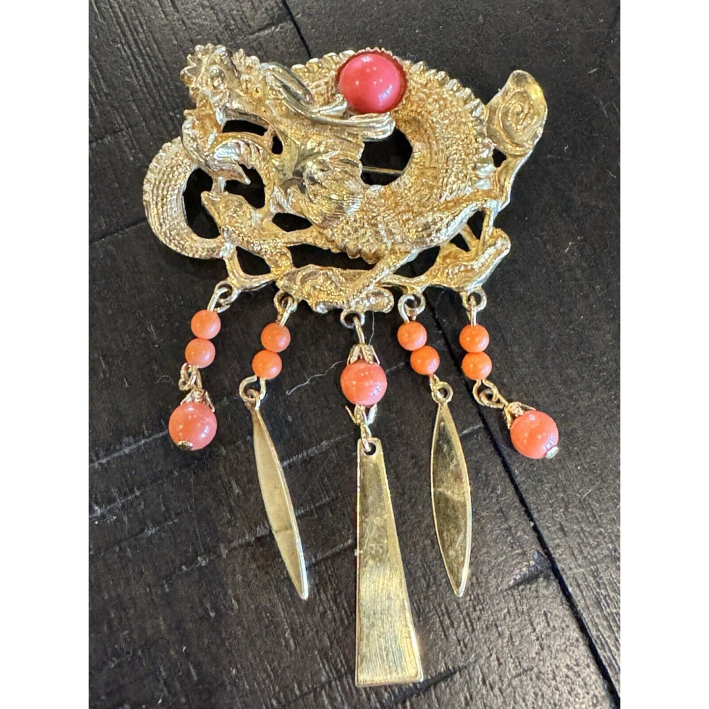 VINTAGE 1950'S E.P. GOLD - FAUX CORAL CHINESE DRAGON BROOCH BY ART - NEW YORK - Picture 2 of 7